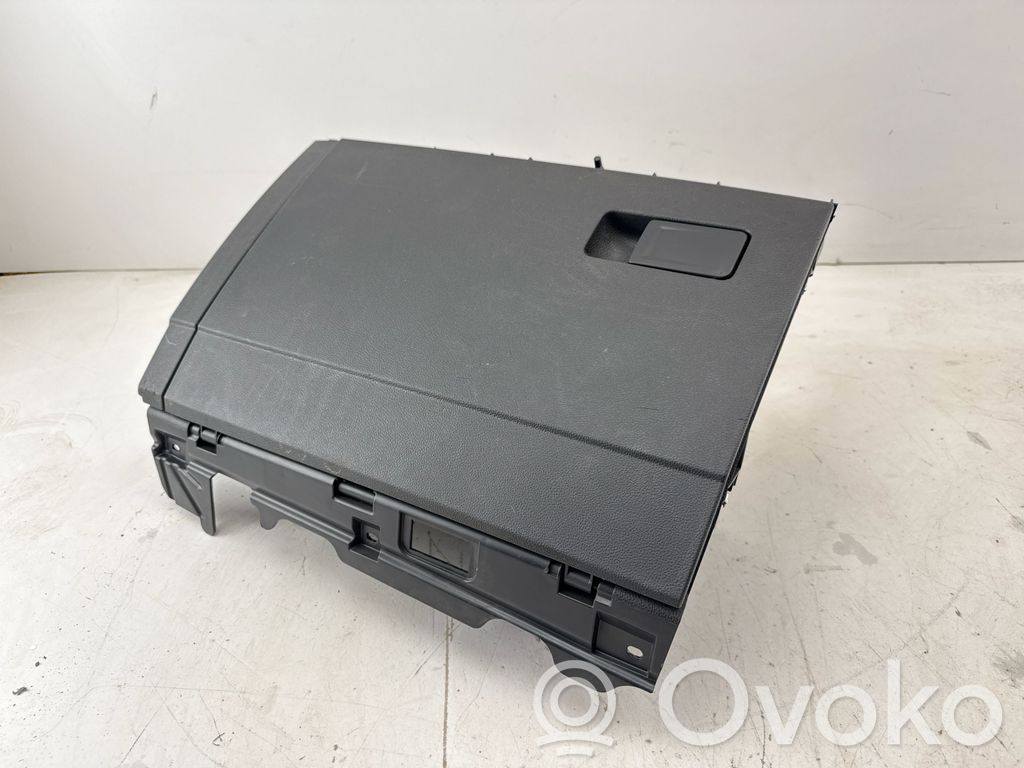 Volkswagen Golf VIII Schowek deski rozdzielczej 