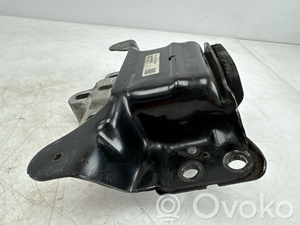 Volkswagen Golf VII Engine mount bracket 