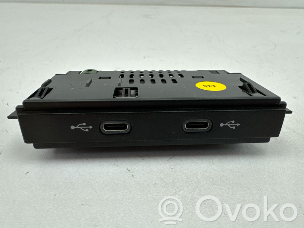 Volkswagen Golf VIII USB socket connector 
