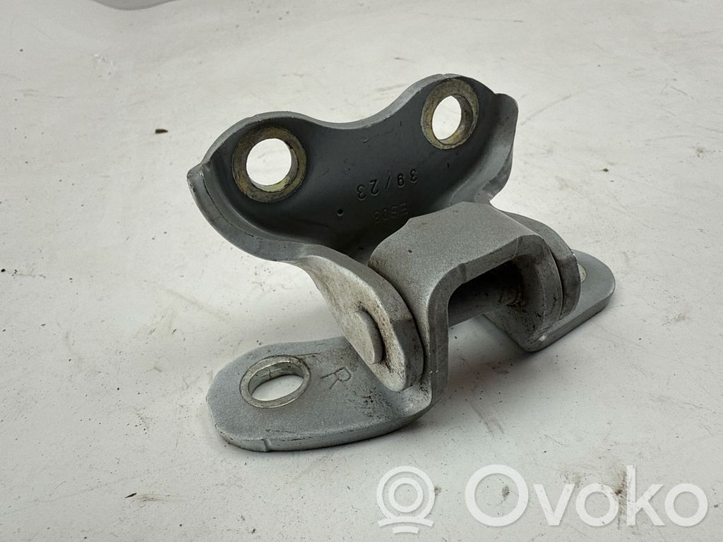 Front door lower hinge   3923