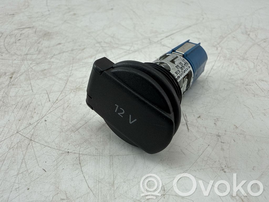 12 V Socket (front)   4M0919309