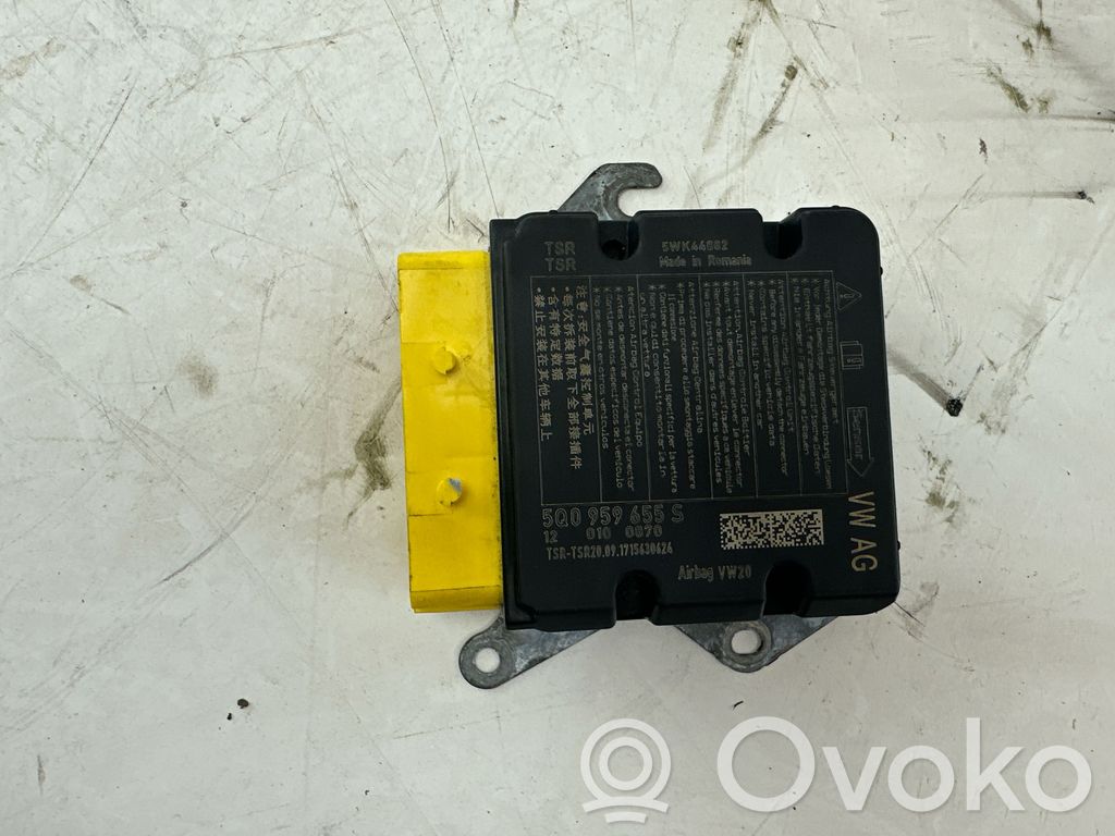 Volkswagen Golf VII Airbag control unit/module 