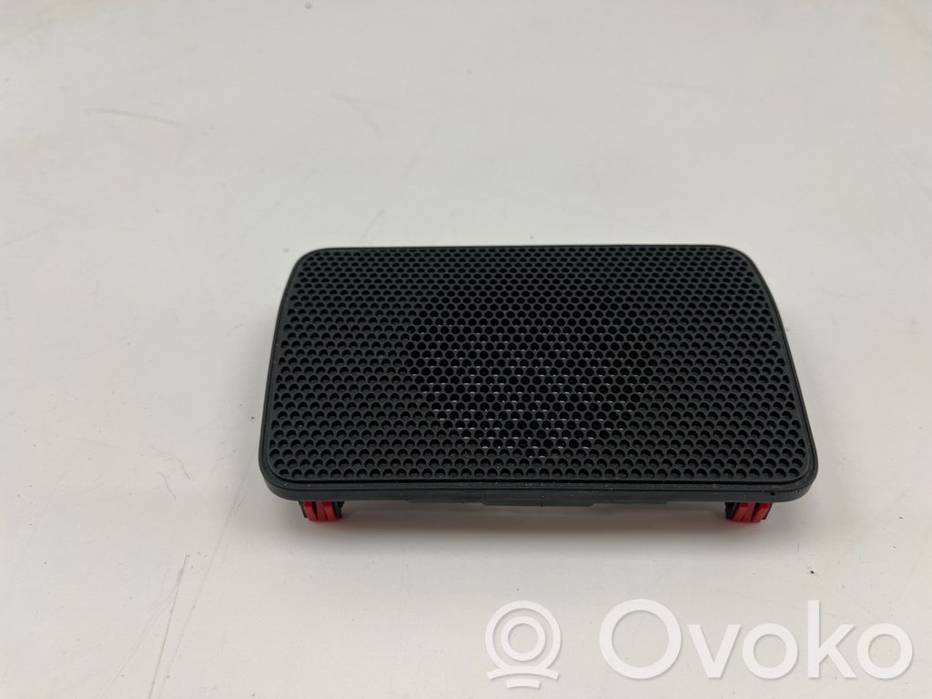 Toyota Yaris XP210 Maskownica głośnika niskotonowego 