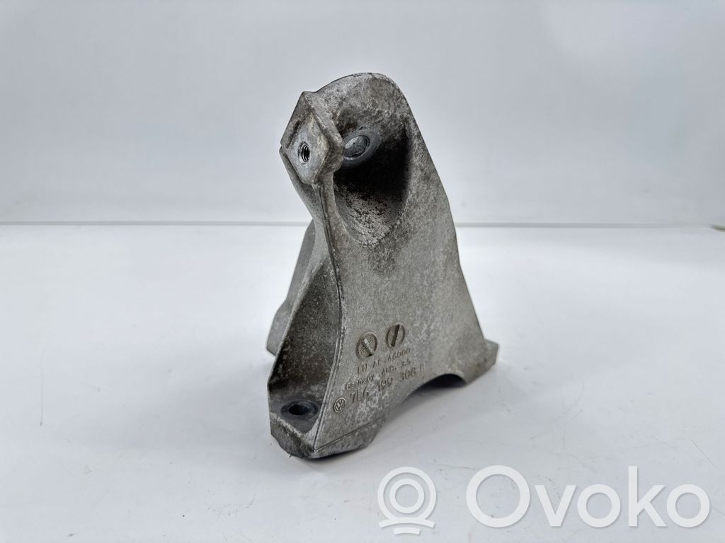 Volkswagen Touareg II Engine mounting bracket 