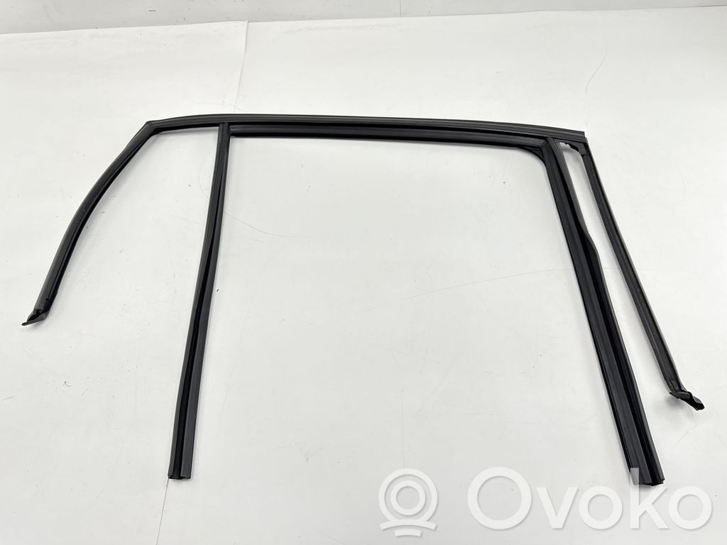BMW 3 F30 F35 F31 Gumowa uszczelka drzwi tylnych 