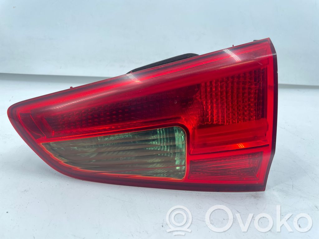 KIA Ceed Aizmugurējais lukturis pārsegā 