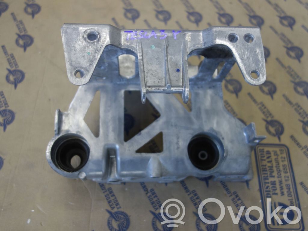 A/C compressor mount bracket   150644300C