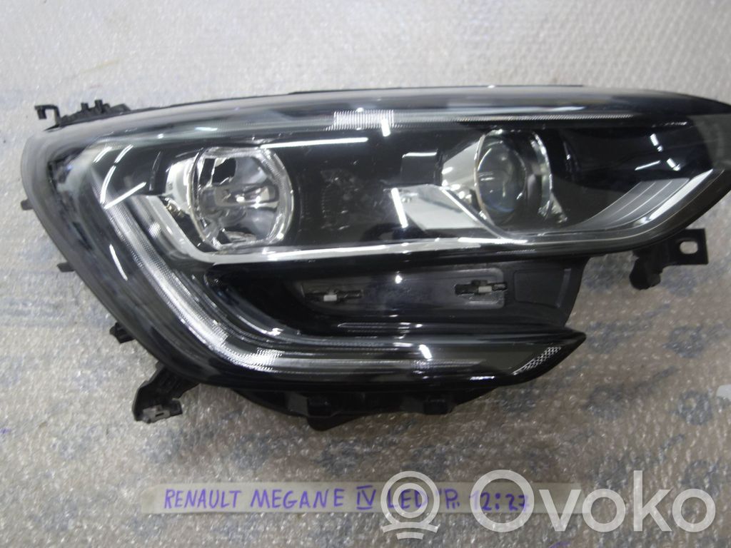 Renault Megane IV Headlight/headlamp 
