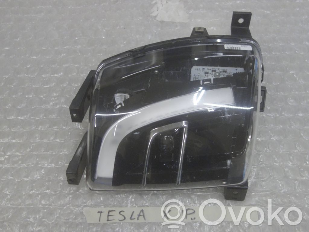 Tesla Model X LED dienas gaisma 