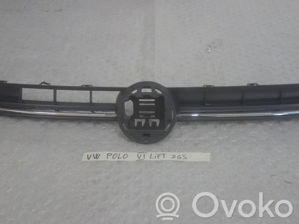 Volkswagen Polo VI Griglia superiore del radiatore paraurti anteriore 