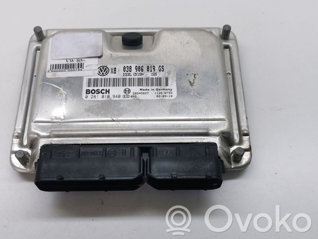 Volkswagen PASSAT B5.5 Engine control unit/module 