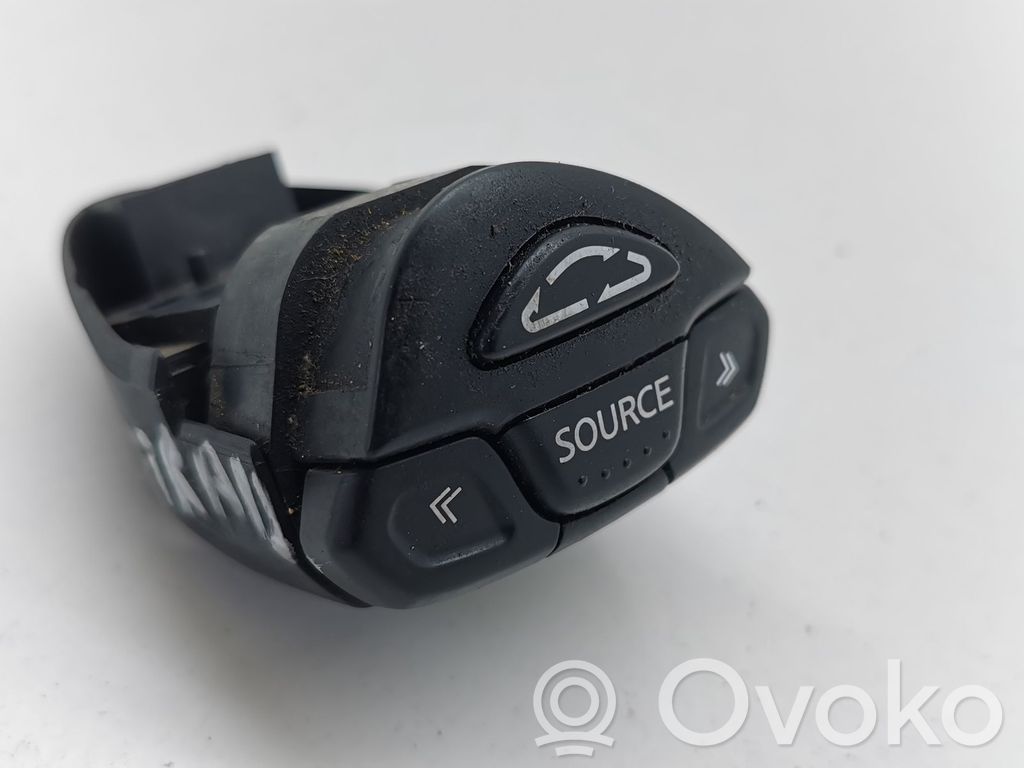 Nissan X-Trail T30 Steering wheel buttons/switches 