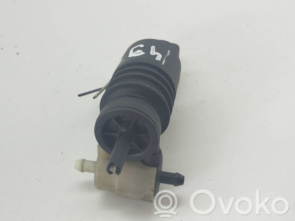 Volkswagen Golf III Windscreen/windshield washer pump 