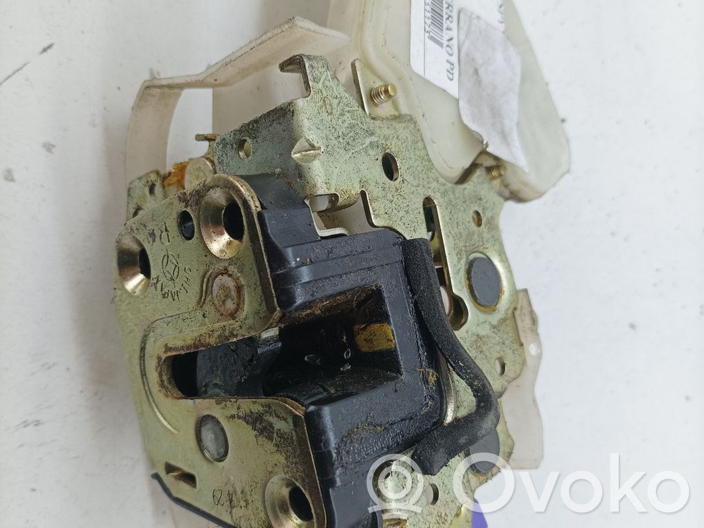 Nissan X-Trail T30 Front door lock 