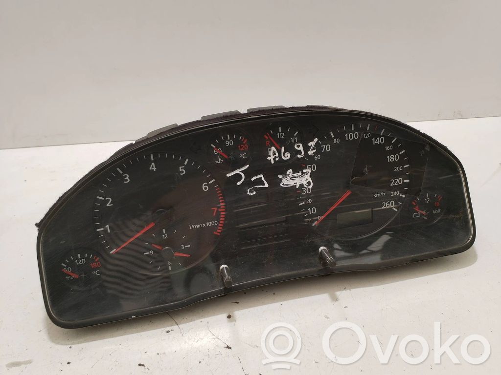 Audi A6 S6 C5 4B Velocímetro (tablero de instrumentos) 