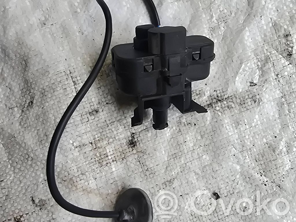 Volkswagen Tiguan Fuel tank cap lock motor 