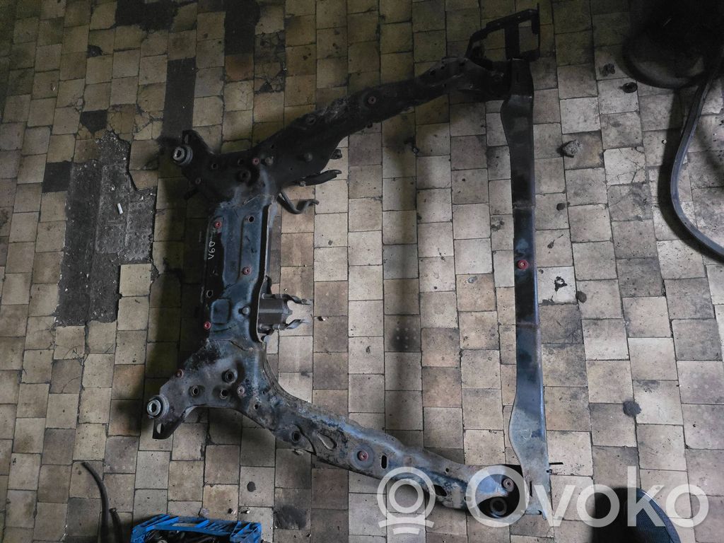 Volvo V60 Priekšējais šķērsnis 
