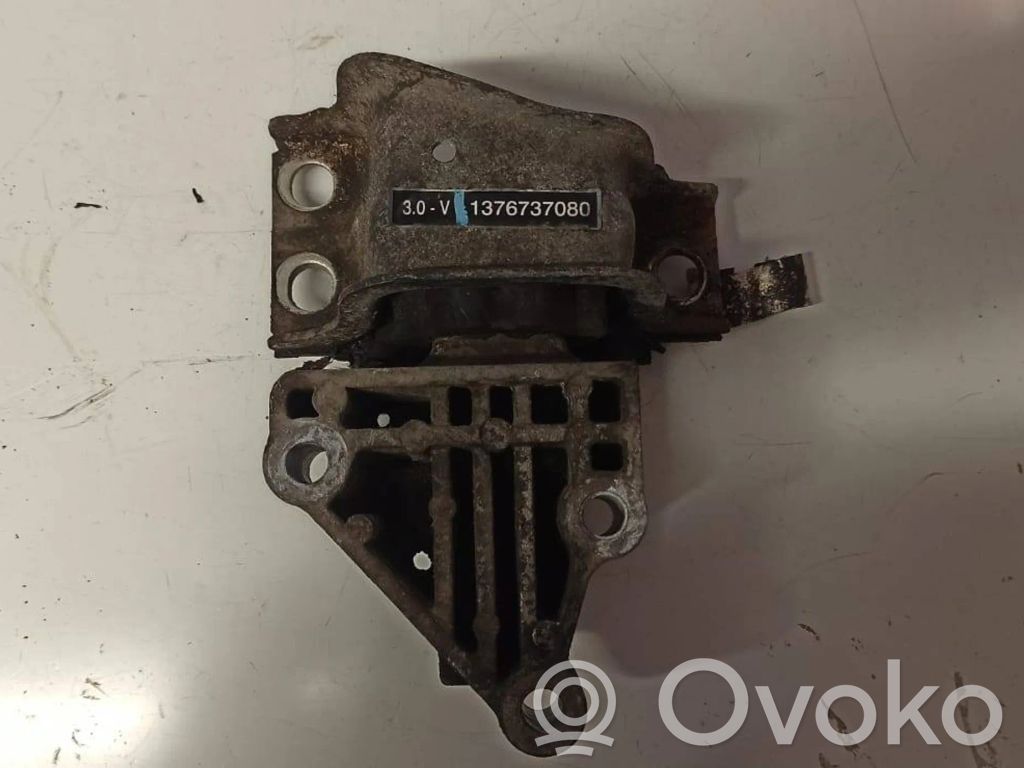 Engine mount bracket   1376737080