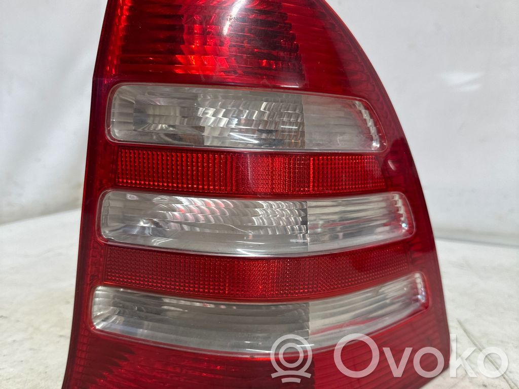 Mercedes-Benz C W203 Lampă spate în caroserie 