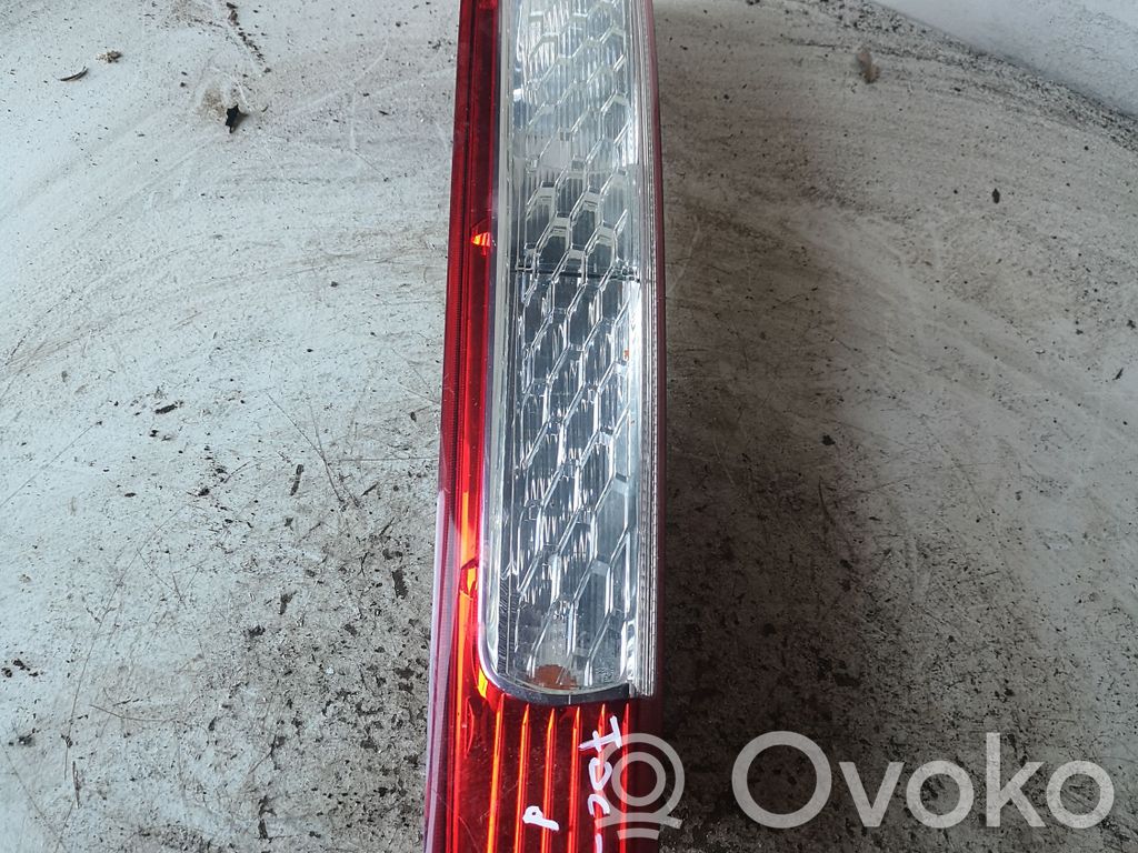 Ford Focus Задний фонарь в кузове 