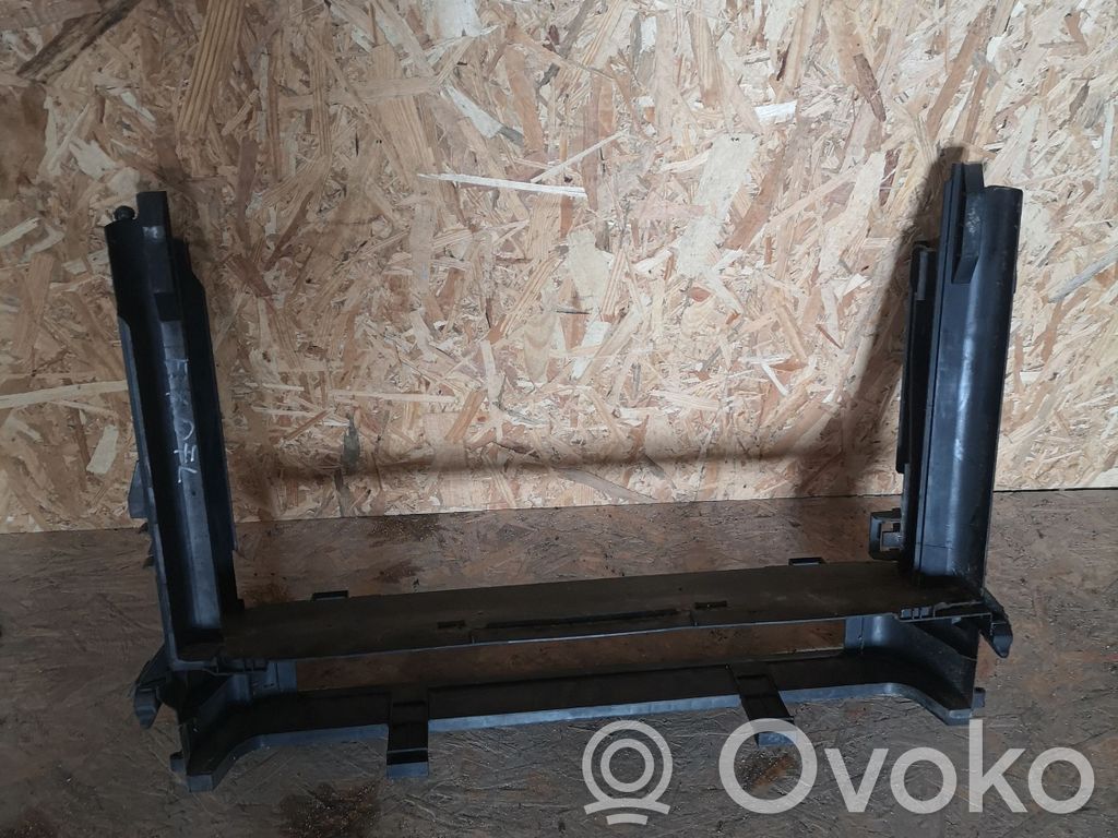 BMW 5 E60 E61 Apatinė dalis radiatorių panelės (televizoriaus) 