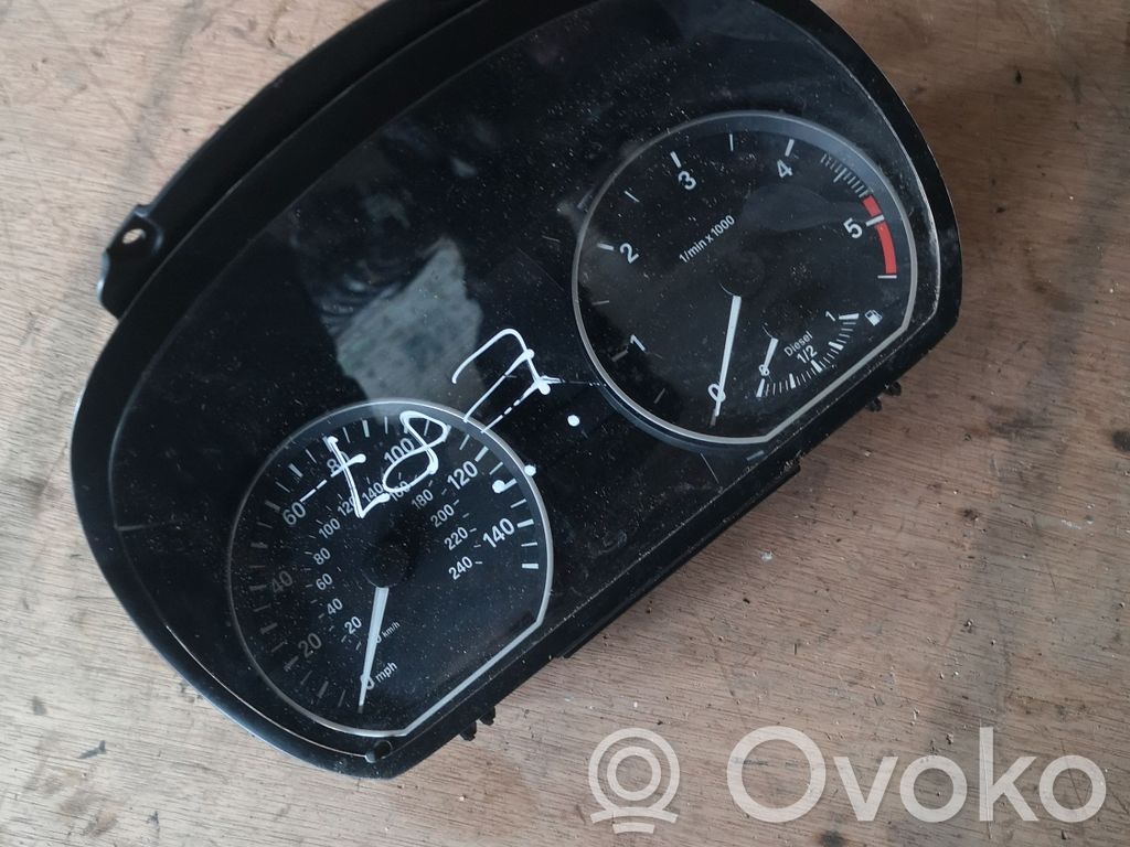 BMW 1 E82 E88 Spidometras (prietaisų skydelis) 