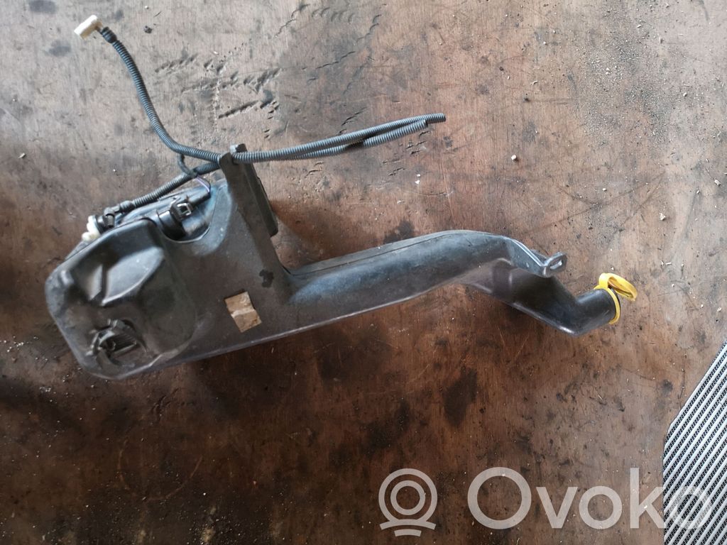 Opel Zafira B Windshield washer fluid reservoir/tank 
