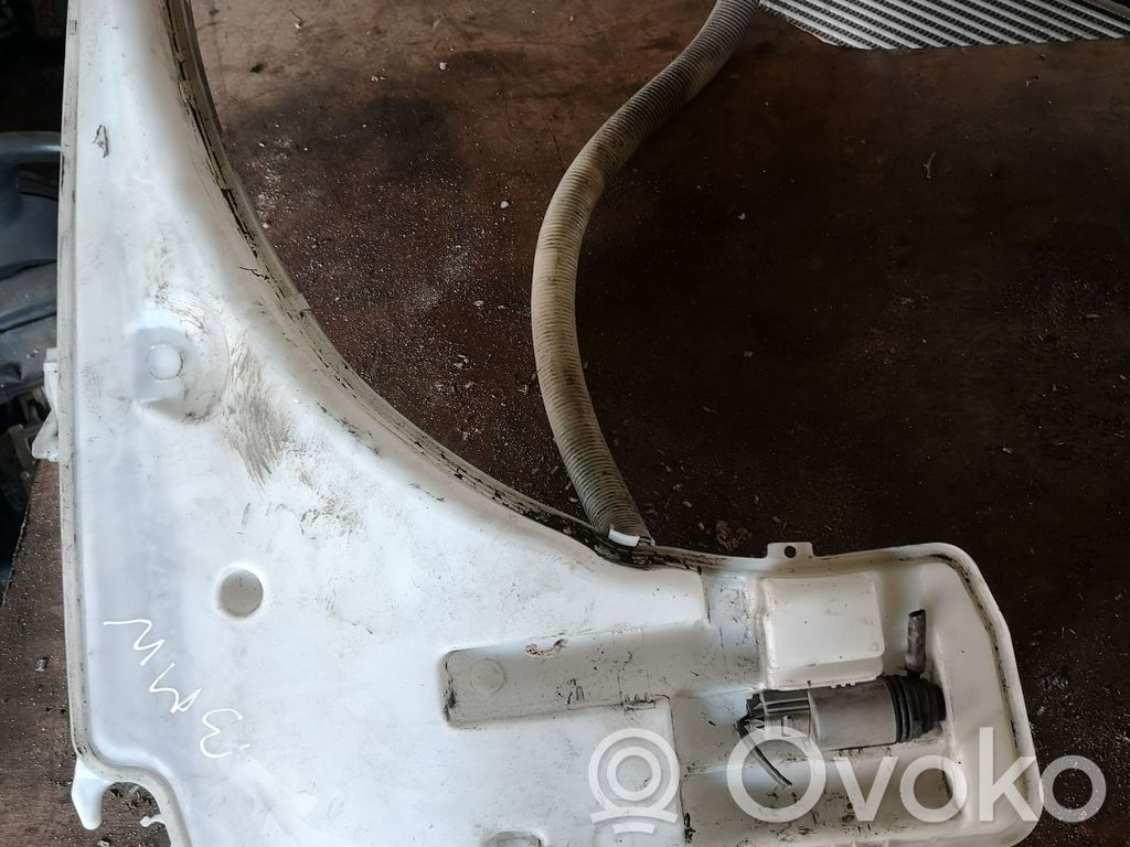 BMW 1 E81 E87 Logu šķidruma tvertne 