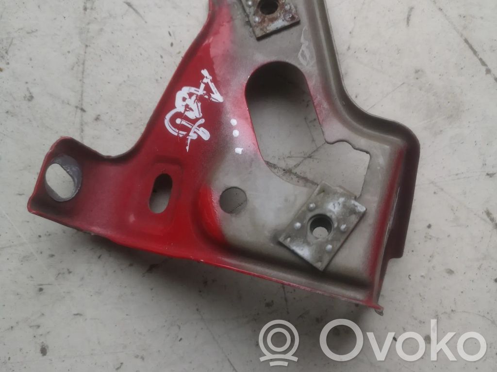Opel Astra J Uchwyt / Mocowanie błotnika przedniego 