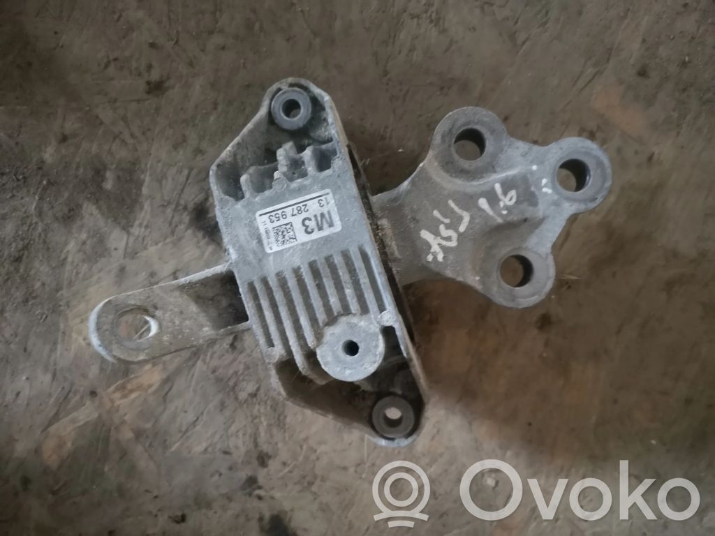 Opel Astra J Engine mounting bracket 