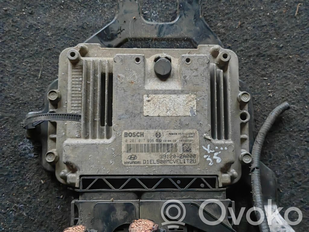 Hyundai ix35 Engine control unit/module 