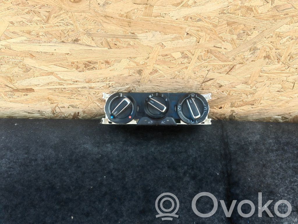Audi A1 Climate control unit 