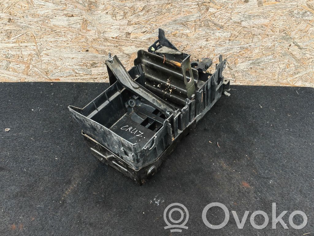 Chevrolet Cruze Battery tray 