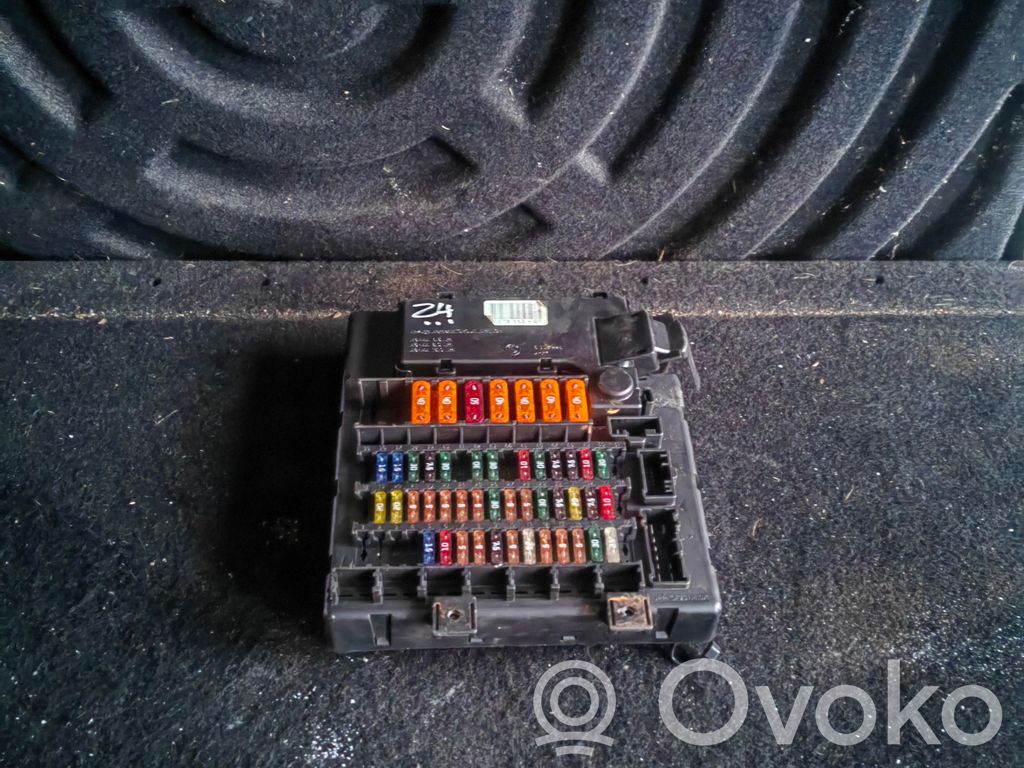 BMW Z4 E85 E86 Fuse module 
