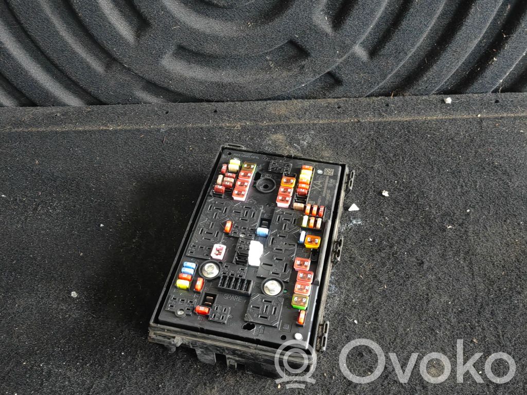 Opel Insignia A Fuse module 