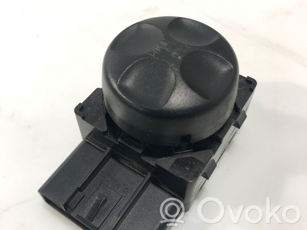 Dodge Challenger Wing mirror switch 