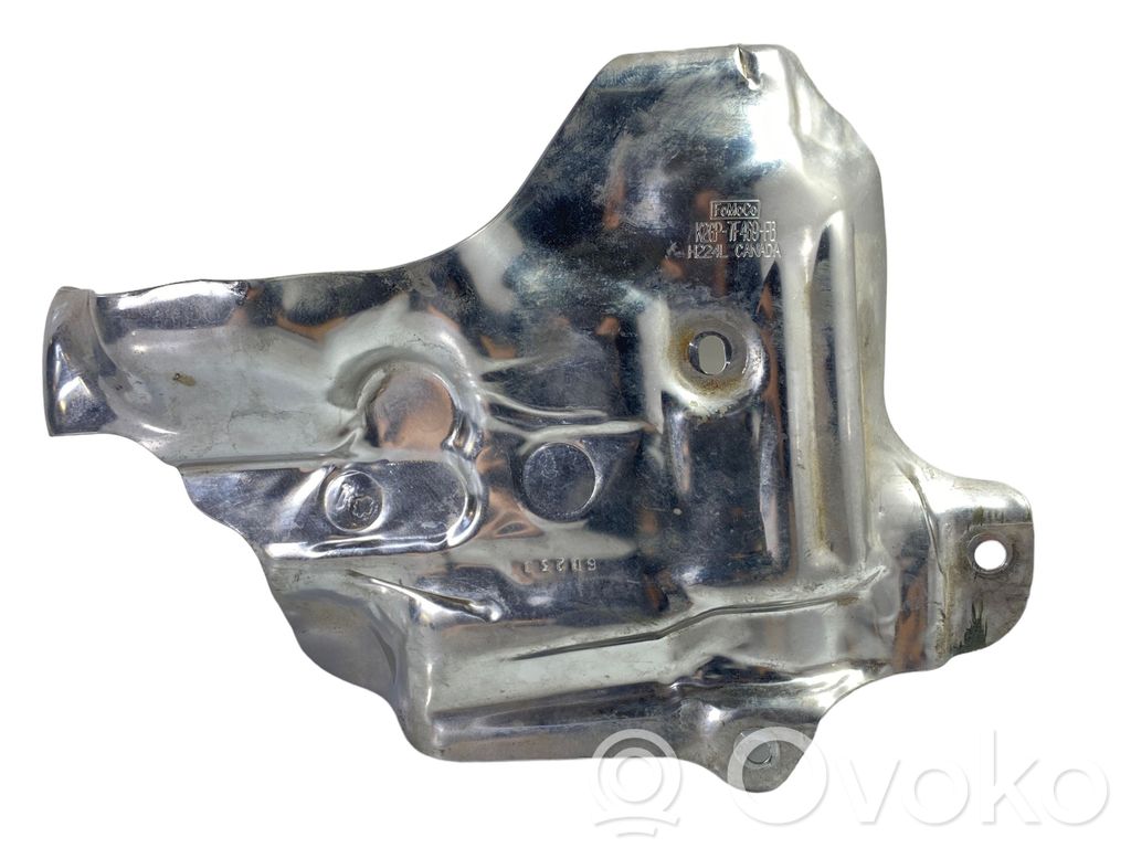 Ford Escape IV Kita dugno detalė 