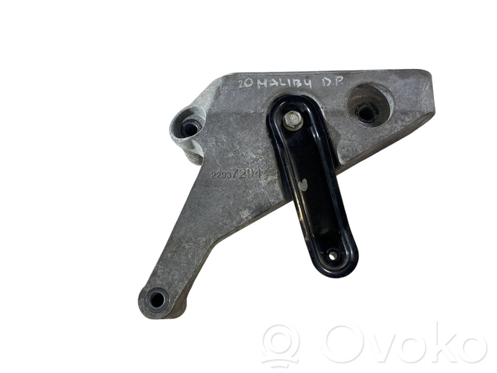 Chevrolet Malibu Engine mounting bracket 