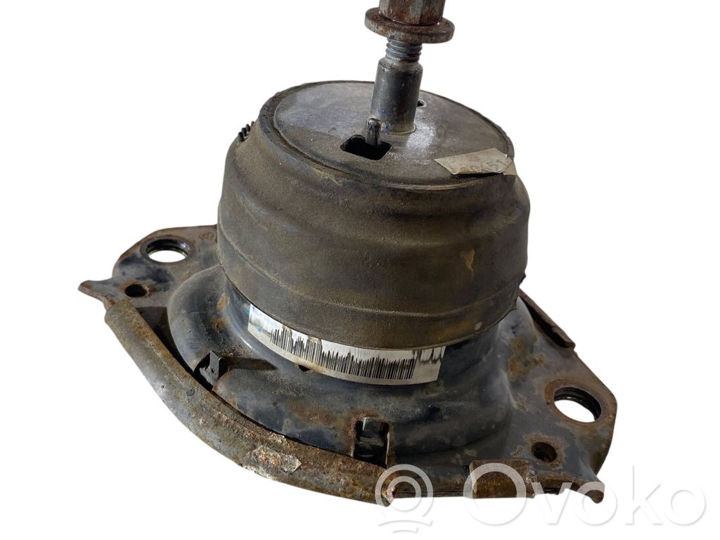 Dodge Durango Engine mount bracket 