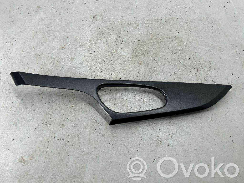Nissan Rogue Obudowa klamki wewnętrznej drzwi przednich 