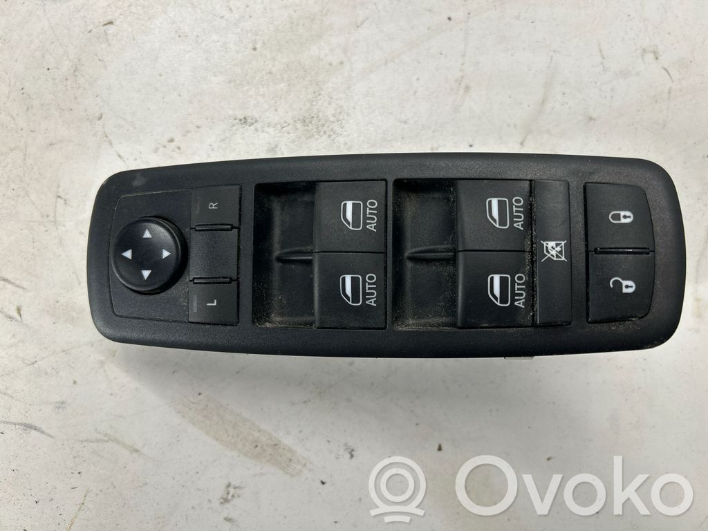 Chrysler Pacifica Electric window control switch 