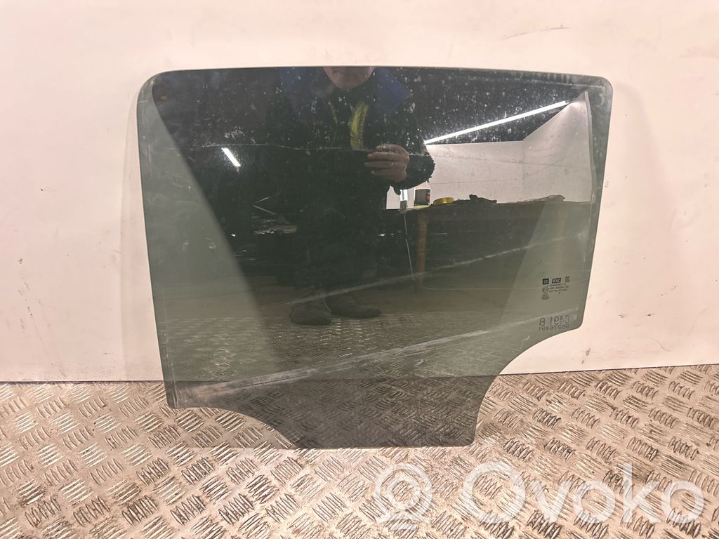 Buick Encore I Luna de la puerta trasera 