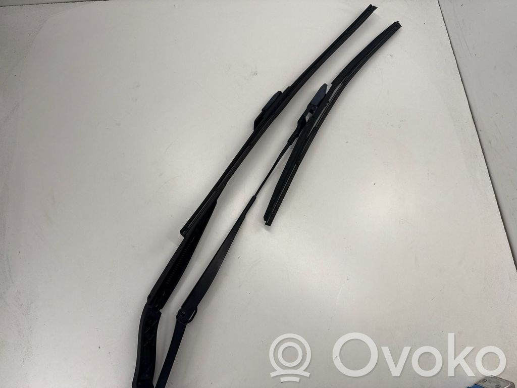 Ford Explorer V Front wiper blade arm 