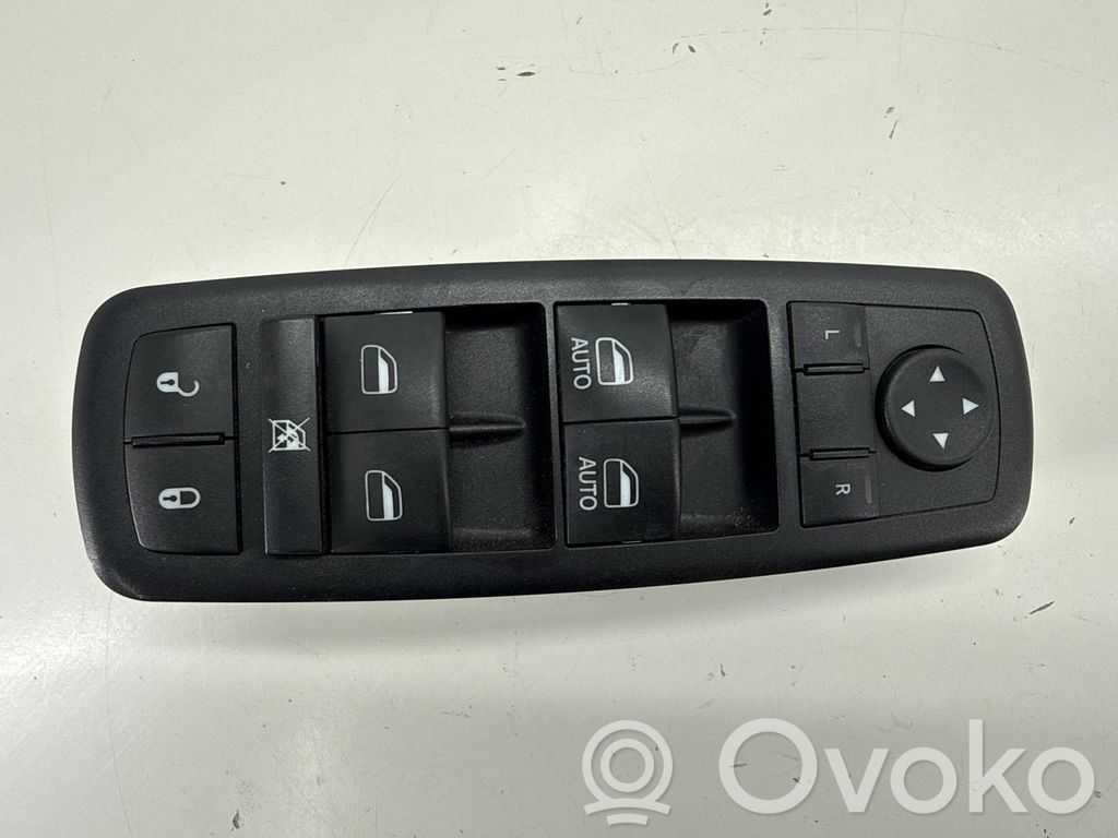 Jeep Grand Cherokee Electric window control switch 