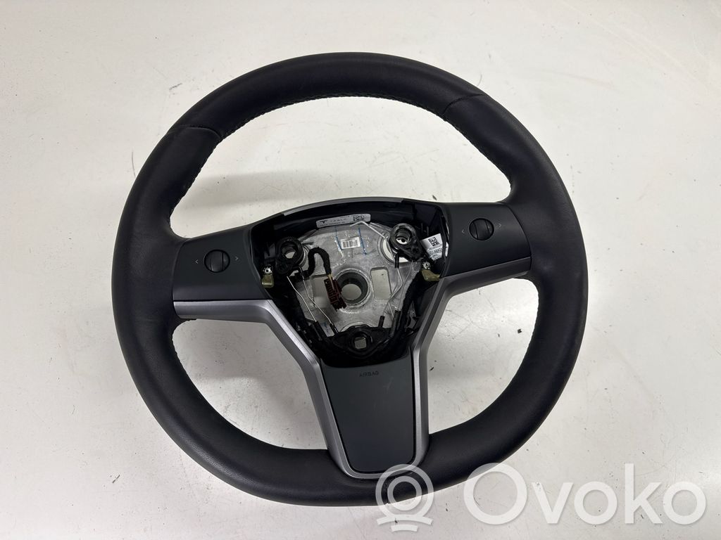 Tesla Model 3 Vairas 