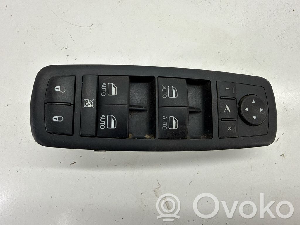 Chrysler Pacifica Electric window control switch 