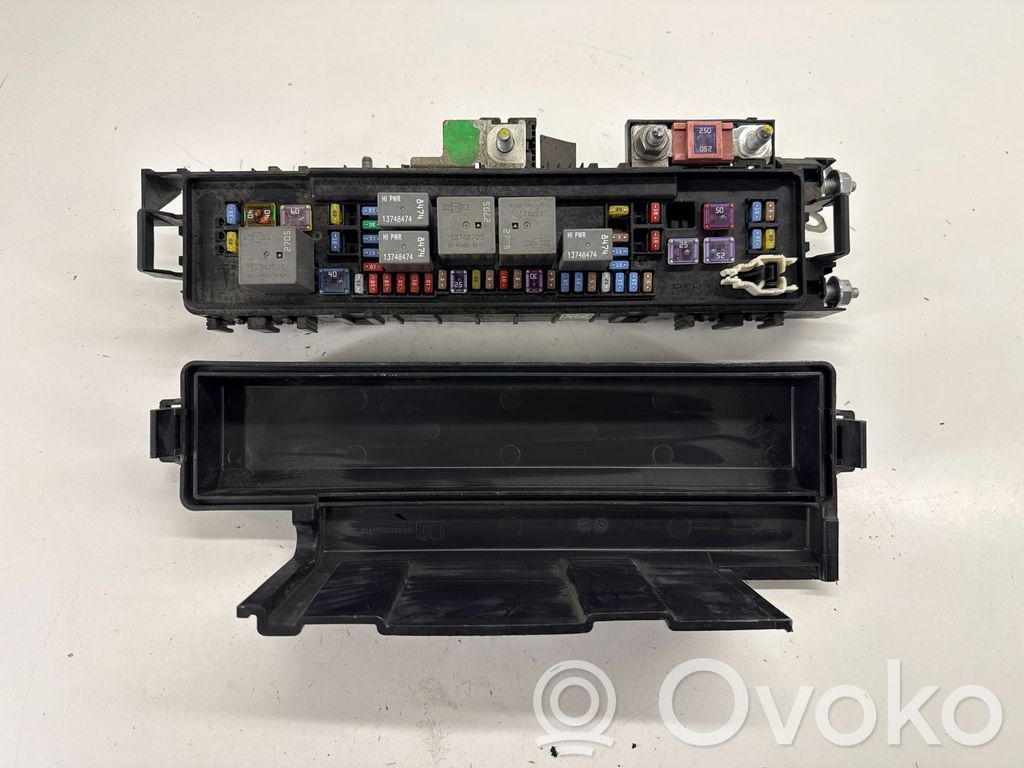 Tesla Model X Fuse module 