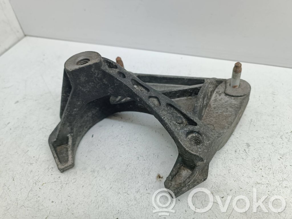 Engine mounting bracket   6758427,22116758427