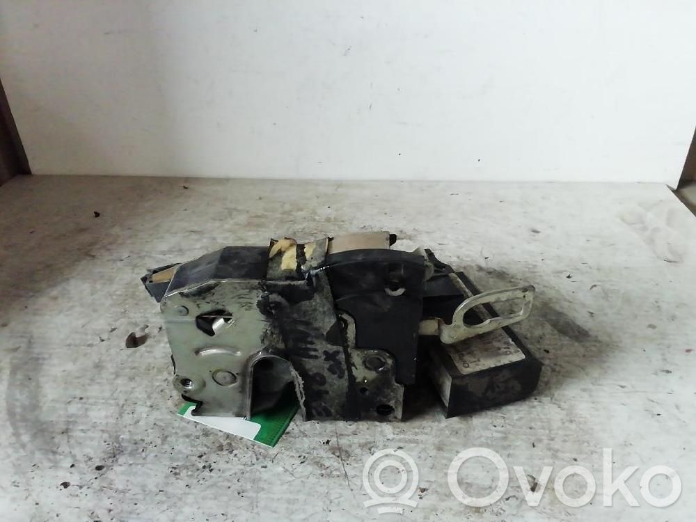 BMW 3 E36 Priekšpusē slēdzene 