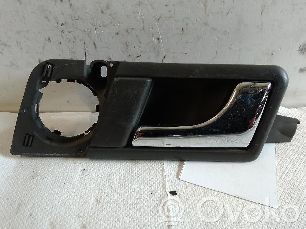 Manecilla interna puerta trasera   8Z0839020B27X